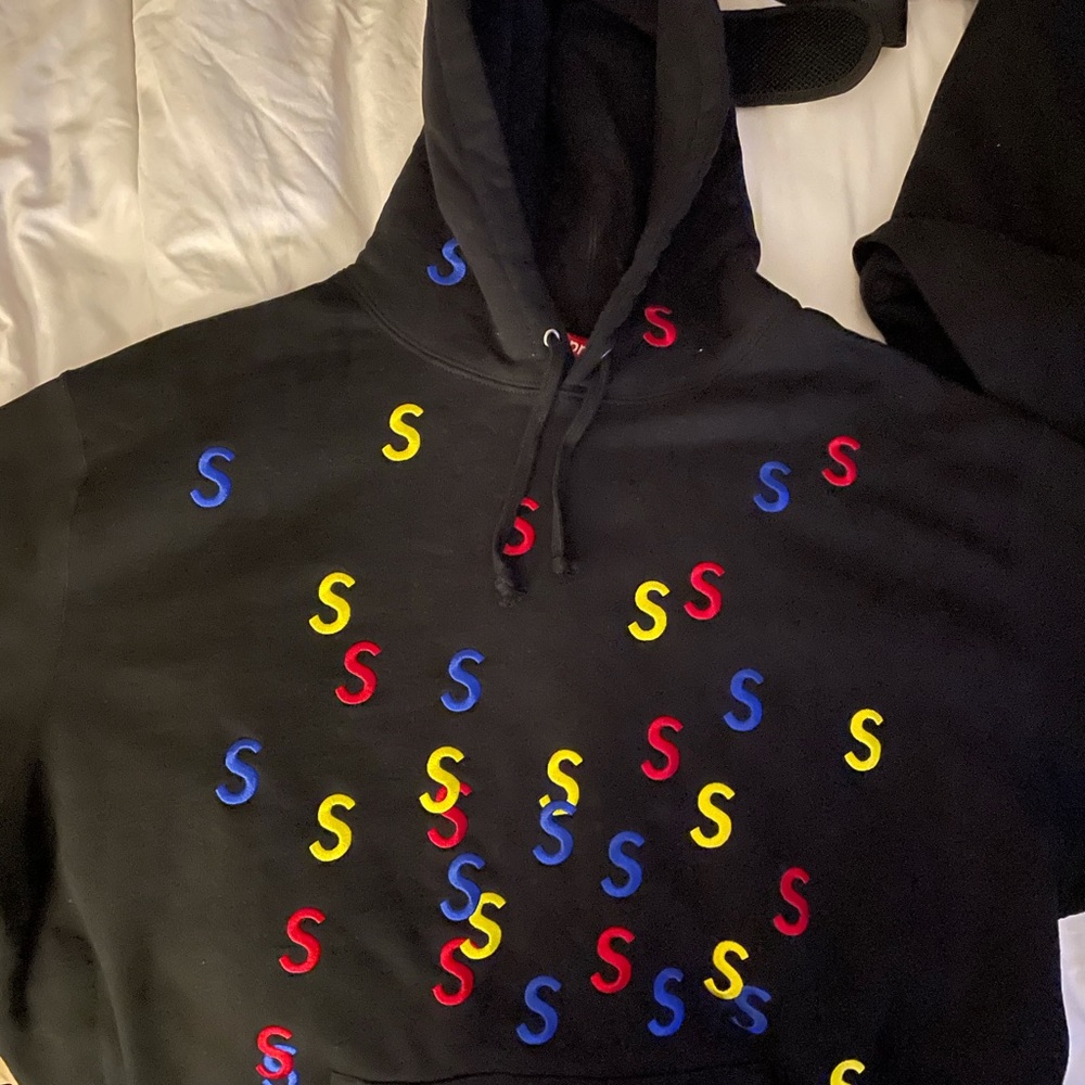 NWOT Supreme embroidered S hoodie